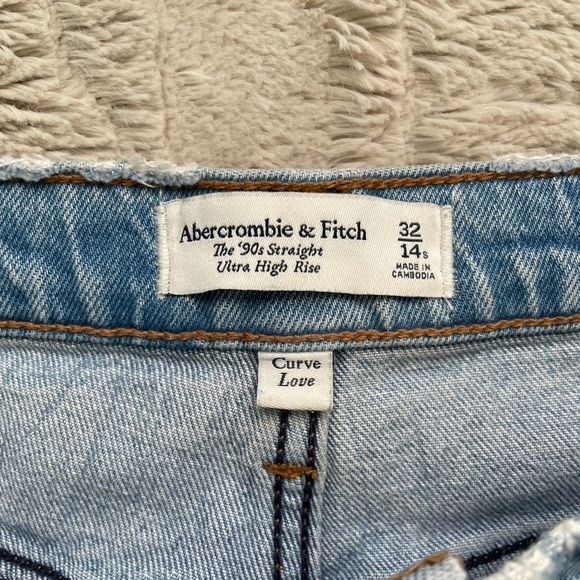 A&F Curve Love 90’s Straight Ultra High Rise Jeans - Picture 6 of 8